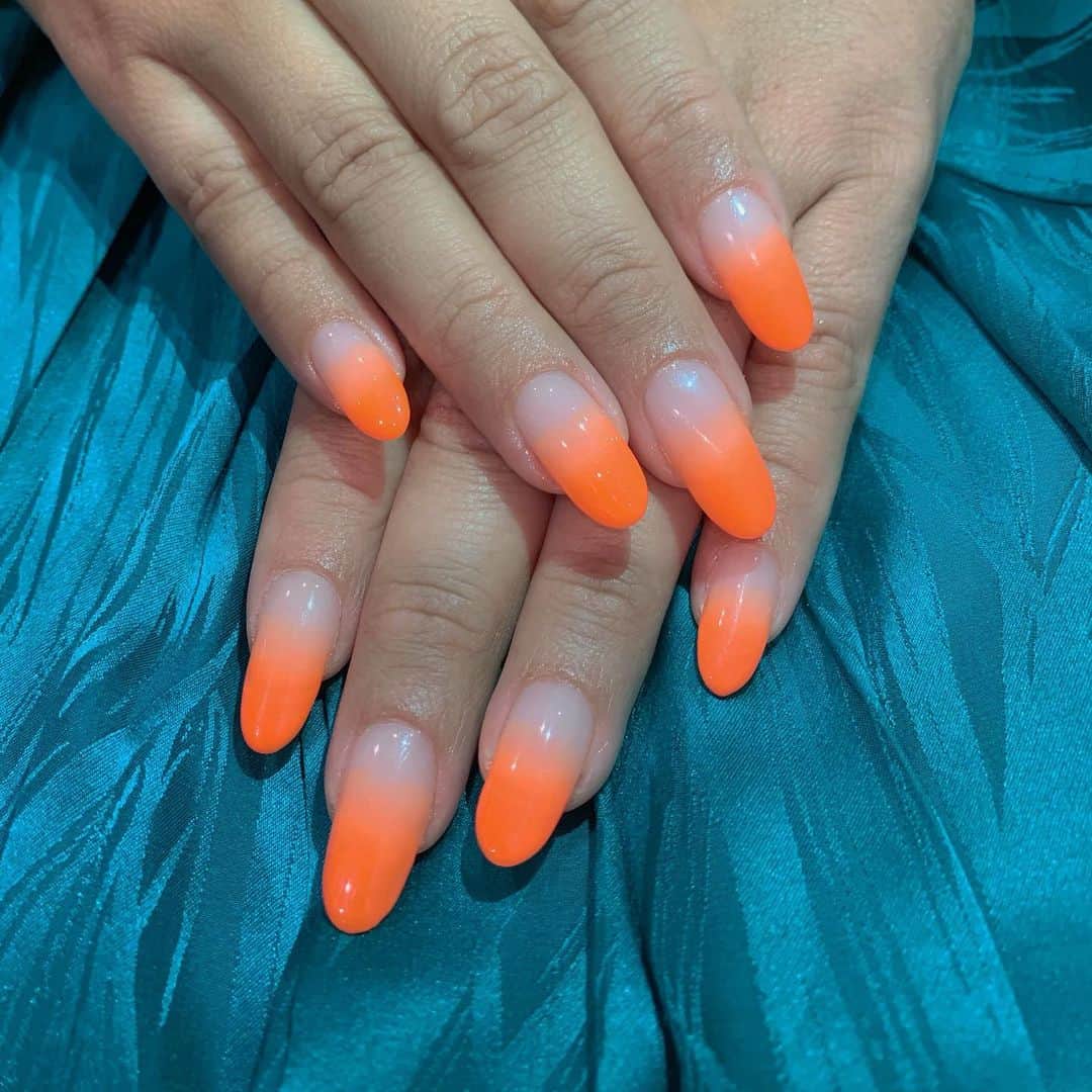 Mei Kawajiriさんのインスタグラム写真 - (Mei KawajiriInstagram)「Orange vitamins nails 🍊 @becosss #nailsbymei」7月27日 6時10分 - nailsbymei