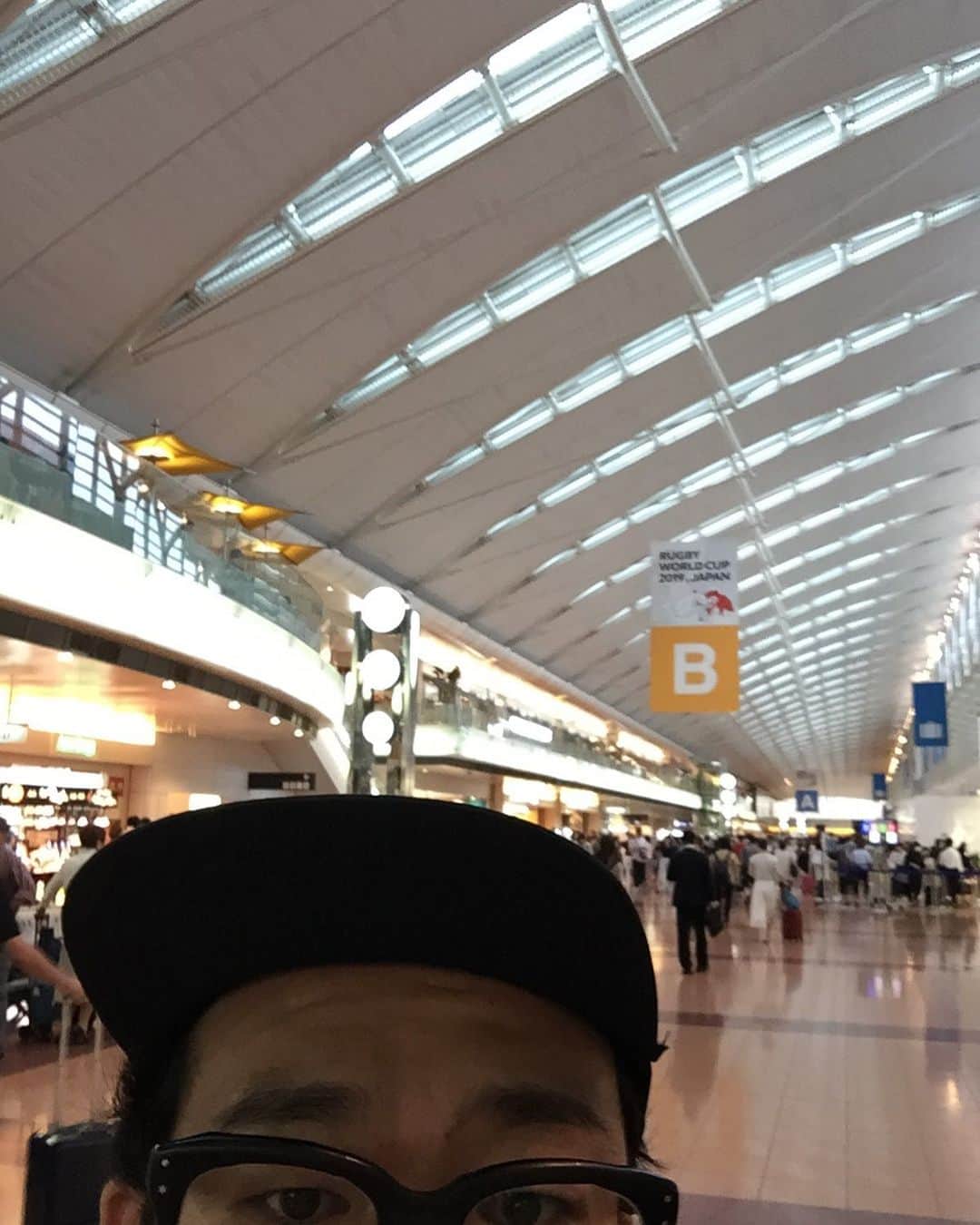 黒澤正徳さんのインスタグラム写真 - (黒澤正徳Instagram)「朝4時起きで 羽田空港着いてます。」7月27日 6時24分 - kuro_chan79