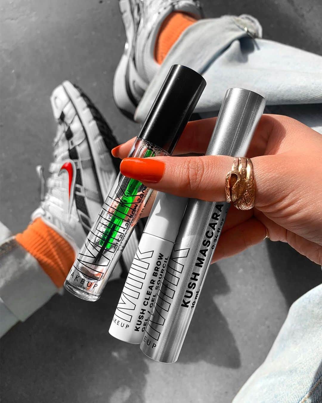 Milk Makeupさんのインスタグラム写真 - (Milk MakeupInstagram)「Give your lashes and brows the VIP treatment, cause they deserve it 🌿 - Pair #kushgrowhouse, #kushmascara, & #kushbrow for the ultimate high res lashes + brows #takecarewithkush」7月27日 7時09分 - milkmakeup