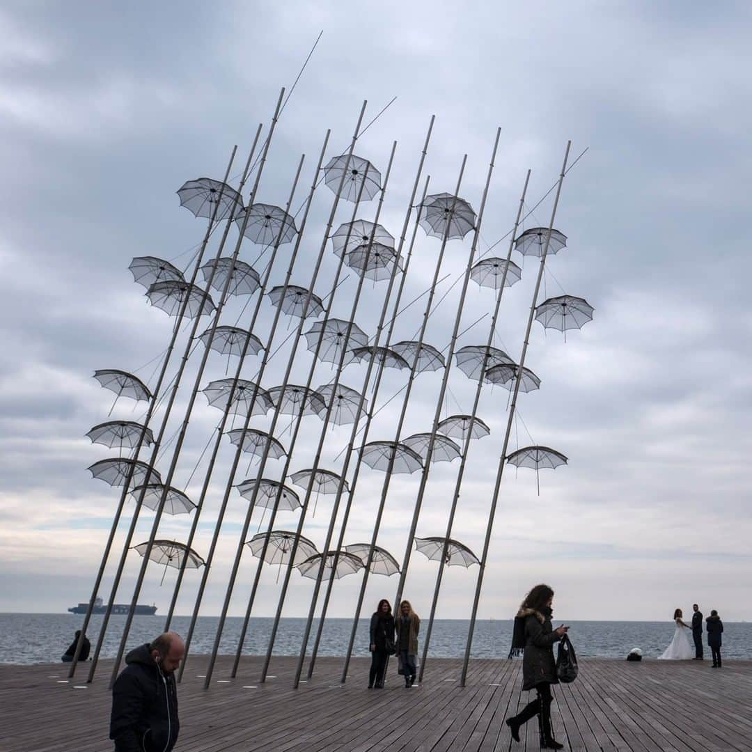 National Geographic Travelさんのインスタグラム写真 - (National Geographic TravelInstagram)「Photo by Muhammed Muheisen @mmuheisen | People pose for a picture by the "Umbrellas" sculpture by George Zongolopoulos, on the seafront of the Greek city of Thessaloniki. For more photos and videos from different parts of the world, follow me @mmuheisen and @mmuheisenpublic #muhammedmuheisen #Thessaloniki #Greece」7月27日 7時05分 - natgeotravel