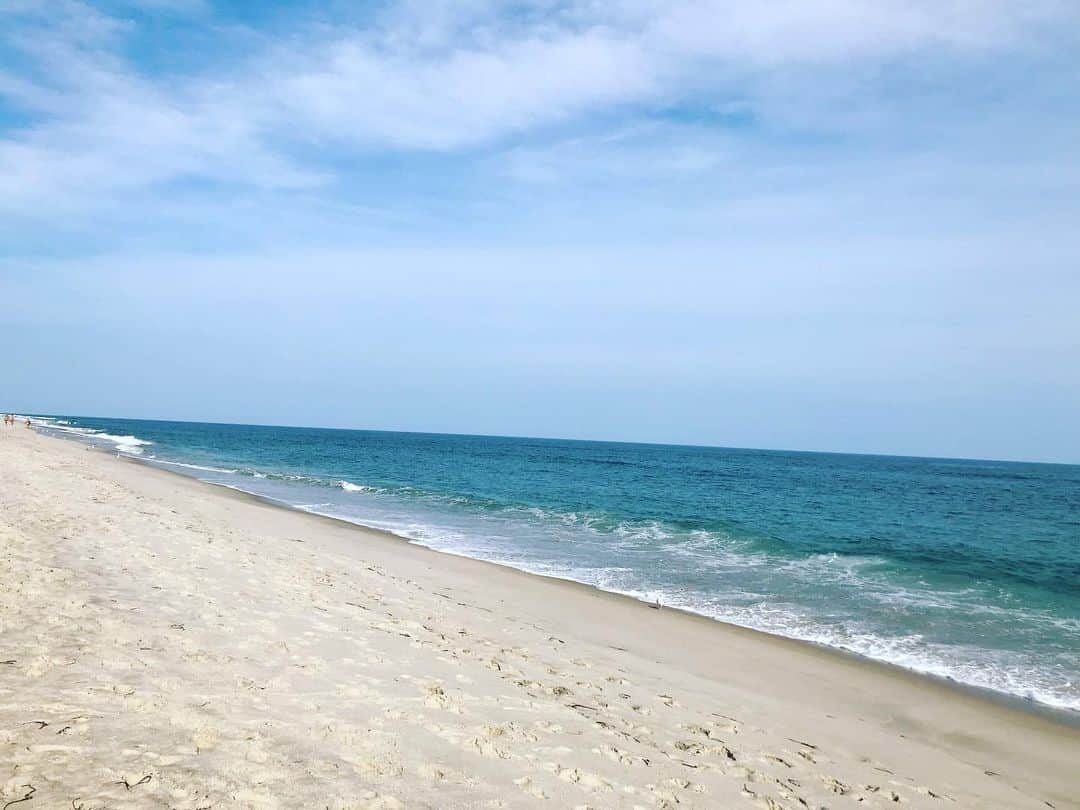 のインスタグラム：「Happiness is an empty beach #thepines #fireisland」
