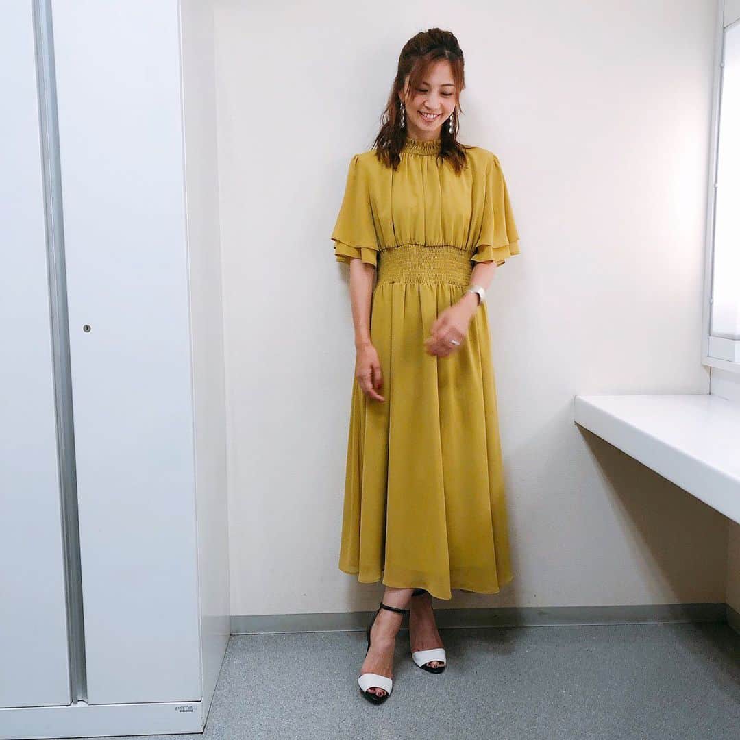 のインスタグラム：「昨日のノンストップの衣装は、 dress... @drwcys_official  pierce.. @somnium_22  bangle. @lanaswans  でした😊❤️✨ #instagood #onepeace #live #ノンストップ #ootd」