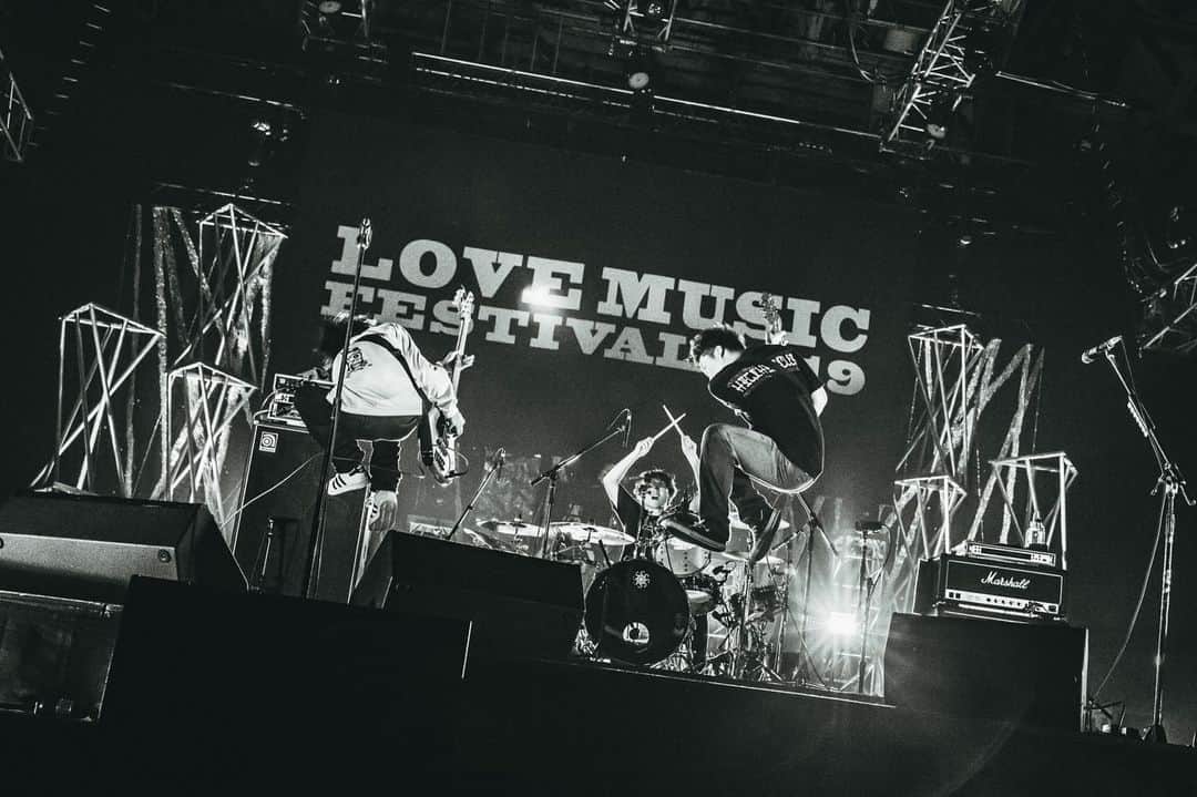 フジテレビ「Love music」さんのインスタグラム写真 - (フジテレビ「Love music」Instagram)「LOVE MUSIC FESTIVAL 2019﻿ SHANKさんライブ写真公開🎣﻿ ﻿ 明日よる24:30〜放送﻿ ※地域によって放送日時が異なります。﻿ 各放送局のHPにてご確認下さい。﻿ ﻿  photo byタマイシンゴ﻿ ﻿ ◡̈⃝﻿ #SHANK #シャンク﻿ #LOVEMUSICFES﻿ #Lovemusic﻿ #ラブミュージック﻿ #フジテレビ」7月27日 13時07分 - lovemusic_fujitv