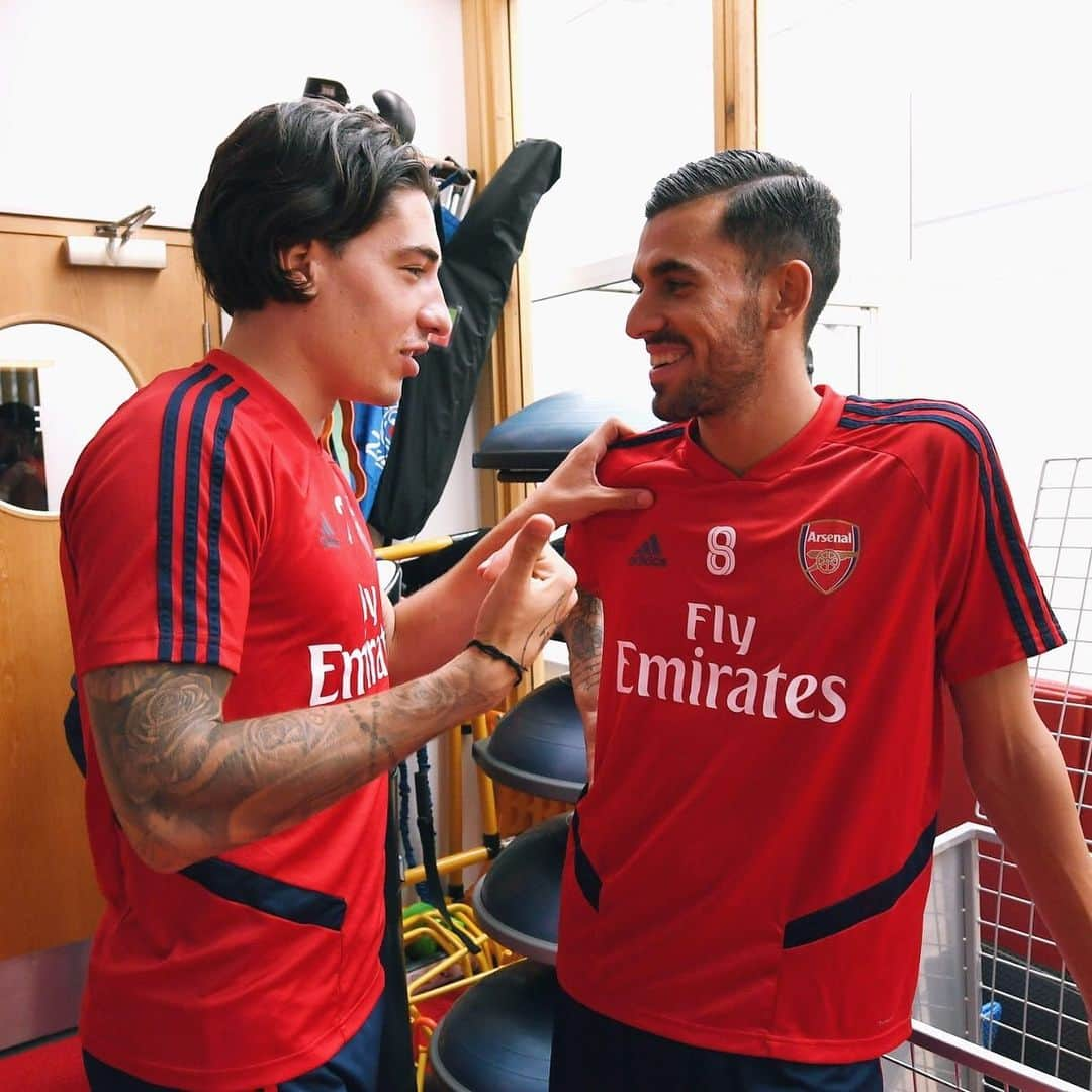 アーセナルFCさんのインスタグラム写真 - (アーセナルFCInstagram)「😍 @hectorbellerin x @danifuli10  #arsenal #bellerin #ceballos #holadani」7月27日 7時45分 - arsenal