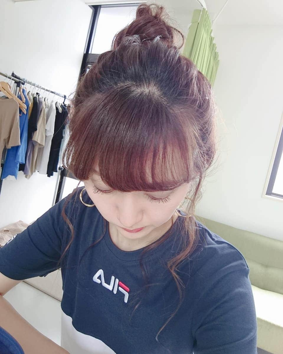 岩野理沙さんのインスタグラム写真 - (岩野理沙Instagram)「#ヘアアレンジ #hair #アウトレットJ #FILA #衣装 #1030 #生放送 #tv  #お団子 #団子ヘアー #おくれ毛  #saiki #oita」7月27日 7時42分 - risaiwano