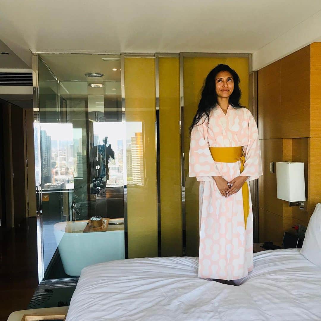 シェネルさんのインスタグラム写真 - (シェネルInstagram)「Tryna be cute and stuff. Wish I freakin brought this yukata outfit home. It’s so cute! . . . #osaka #hotelbordem #hotelphotoshoots #japan #chenelleworld」7月27日 8時12分 - chenelleworld