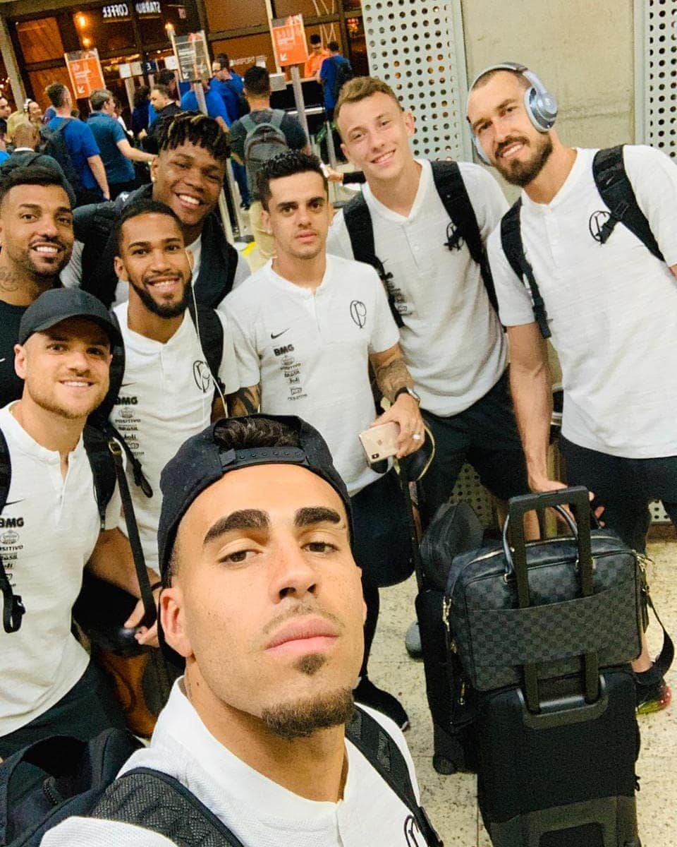 コリンチャンスさんのインスタグラム写真 - (コリンチャンスInstagram)「Partiu, Ceará! 🛫  #VaiCorinthians #MeuBMG #NãoÉSóPatrocínio #TimeDoPovo #Corinthians #Timão #CorinthiansTV #FielTorcedor #AFielÉFoda #UmSoCorinthians #NikeFutebol #Joli #EstrellaGalicia #UniversidadeBrasilOficial #ÉPositivo #CorinthiansÉPositivo #LoucoPotyCorinthians #PostosALE #ALEnoTimão #TODOSportiCorinthians #CartãodeTODOSCorinthians #TODOSpeloTimão」7月27日 8時16分 - corinthians