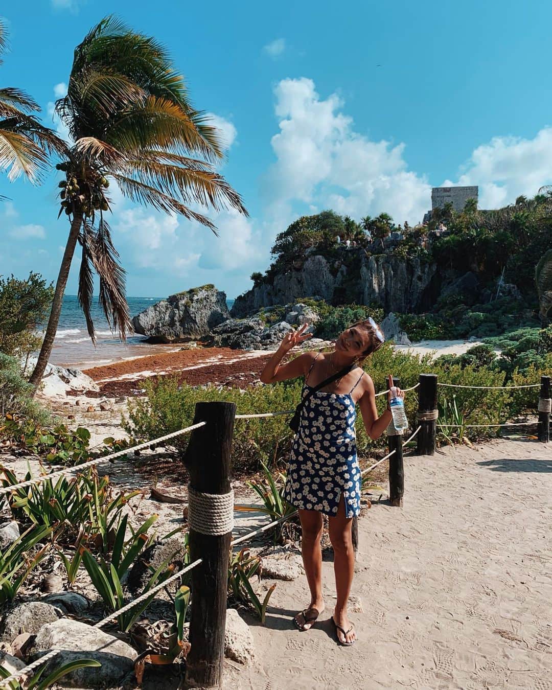 小竹麻美のインスタグラム：「#トゥルム遺跡 カリブ海に面した #世界遺産 🏖 暑過ぎて暑過ぎて広過ぎてマヤ文明感じられなかった思い出。😂🔥観光スポットがどこも面白かった！ #tulumruins#chichenitza#chichenitzá#mexico#tulum#worldheritage#amazing#メキシコ#チチェンイッツァ#マヤ文明#遺跡」