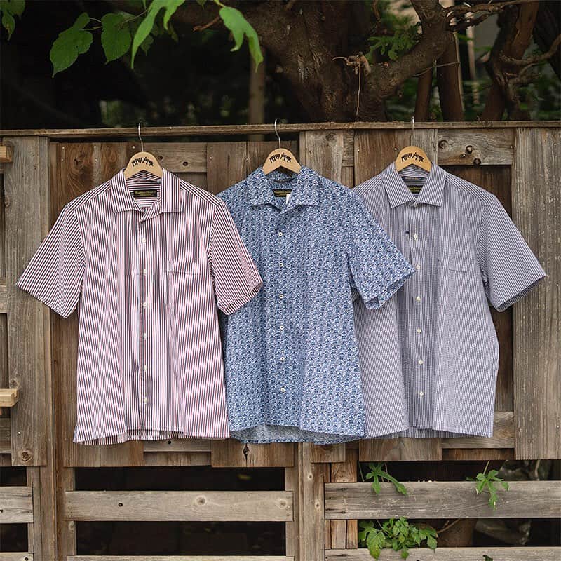 のインスタグラム：「﻿ 【FRAIZZOLI】﻿ ● FRAIZZOLI ワンピースカラーシャツ﻿ size：S～L﻿ ￥19,500+TAX﻿ ﻿ ワンピースカラーは、古くから欧州で親しまれている襟型で、日本ではイタリアンカラーと呼ばれる襟型の元になっています。襟の土台となる帯状の台襟が無く、窮屈さを感じません。﻿ ナチュラルでバランスの良いシルエットが特徴で、アクセントとしてスカーフやバンダナを首に巻いたスタイルや、ジャケットのラペルの上に襟を出す着こなしも新鮮です。﻿ ﻿ @journey_seilin (03-3461-8506)にてお取り置き、通信販売も承っております。﻿ ﻿ #fraizzoli #journey #ジャーニー #hollywoodranchmarket #ハリウッドランチマーケット #blueblue #ブルーブルー #seilin #聖林公司」