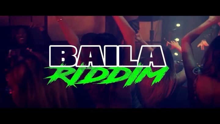 ピットブルのインスタグラム：「¡El nuevo video de @iamchino__ "Baila Riddim" junto a @jquiles, @farrukoofficial y @quimicoultramega está ya disponible en @YouTube y es puro 🔥🔥🔥! Favor de hacer click en bio. #BailaRiddim @mr305inc @gilgreen Dale!」