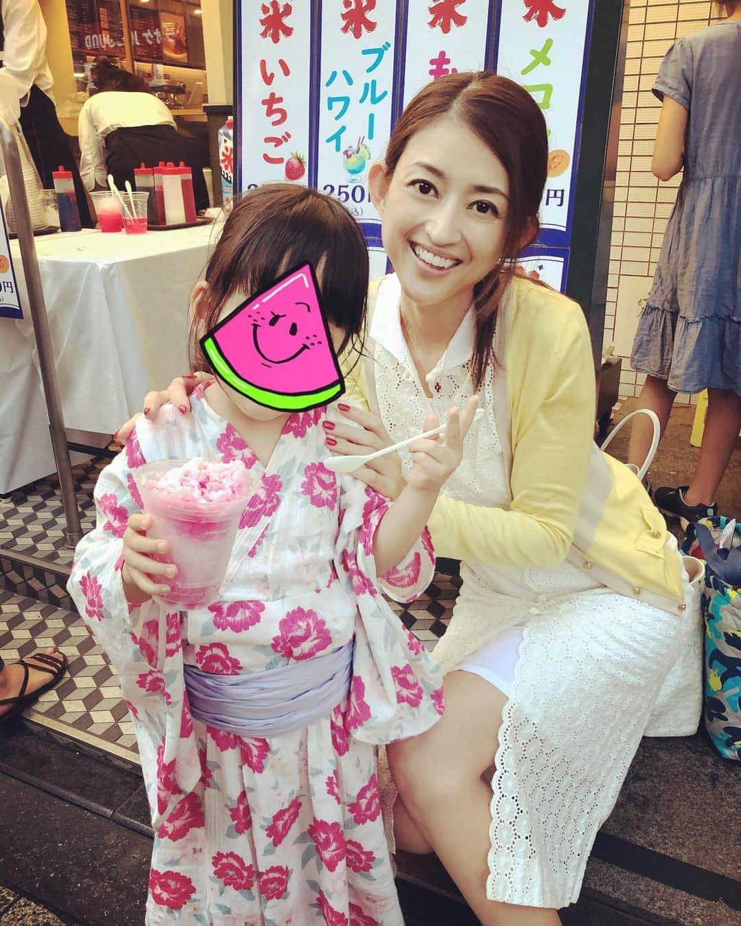 小沢真珠さんのインスタグラム写真 - (小沢真珠Instagram)「お祭り♪  #2歳#天パ#4歳#コズレ#ママリ#親バカ部#姉妹ママ#女の子ママ#ベビフル#sisters#instakids #浴衣#お祭り#かき氷#夏休み#夏の思い出」7月27日 9時31分 - maju_ozawa