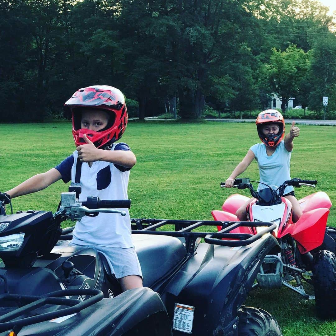 ジャクソン・ビーバーのインスタグラム：「Wheeling」