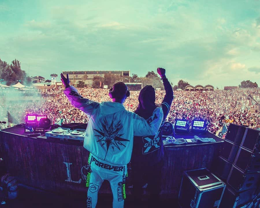 ドン・ディアブロさんのインスタグラム写真 - (ドン・ディアブロInstagram)「Speechless! The first HEXAGON stage at Tomorrowland was EPIC today! So much ❤️ and one big FAMILY #Future #Hexagonians」7月27日 9時49分 - dondiablo