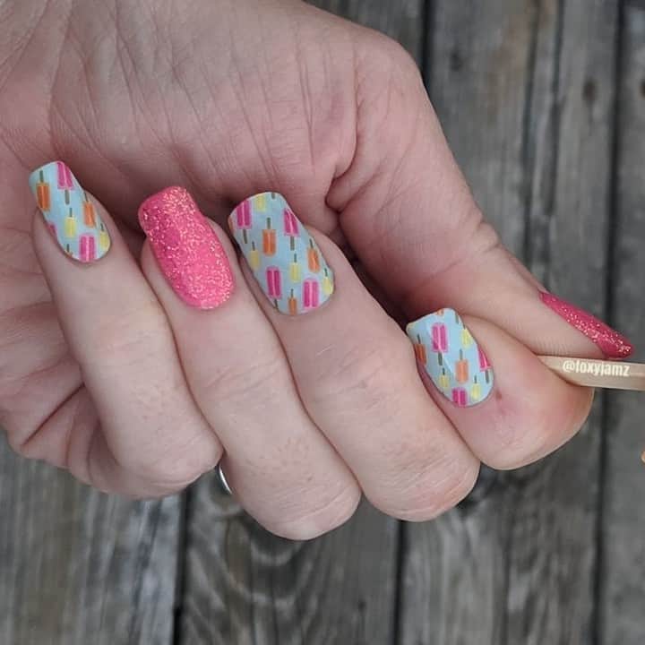 のインスタグラム：「@foxyjamz sent in this super creative combo! 💕 May 2014 HE (popsicles)  Flamingo Trushine Gel Pink Lady Trushine Gel . . Summertime with #jamberry has been so much fun! . . #jamberry2019 #jamberry #jamberryaddict #jamberrynailwraps #kindnesswins #manicurelove #lovewhatido #sisterhood #success #nailart #nailfie #nailwraps #hustle #beintentional #beneyou」