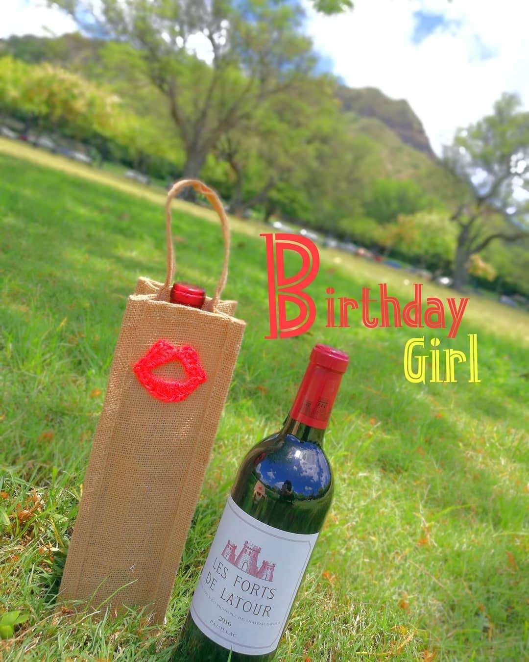 Moco Lima Hawaiiさんのインスタグラム写真 - (Moco Lima HawaiiInstagram)「New* Wine case, made by Lani Kobo &Moco  思い付きでワインバックを作ってみたのですがいかがでしょうか？  @lani koboさんとのコラボレーション第７弾・モコリマハワイオリジナルです♡  #mybirthday#birthdaygirl#happybirthday#thankyou#mymom#mother#japan#wine#winecase#winebag#party#hawaii#lips#original#mocolima#design#lesfortsdelatour#redwine#cheese#photoshoot#mylife#diamondhead#view#hawaiilife#ハワイ#ハワイ好きな人と繋がりたい#ハワイ好き#ハワイ旅行#生んでくれてありがとう#誕生日  Mocolima Hawaii Showroom open 1-6pm today 皆さまのご来店を心よりお待ち致しております♡」7月27日 10時21分 - mocolimahawaii