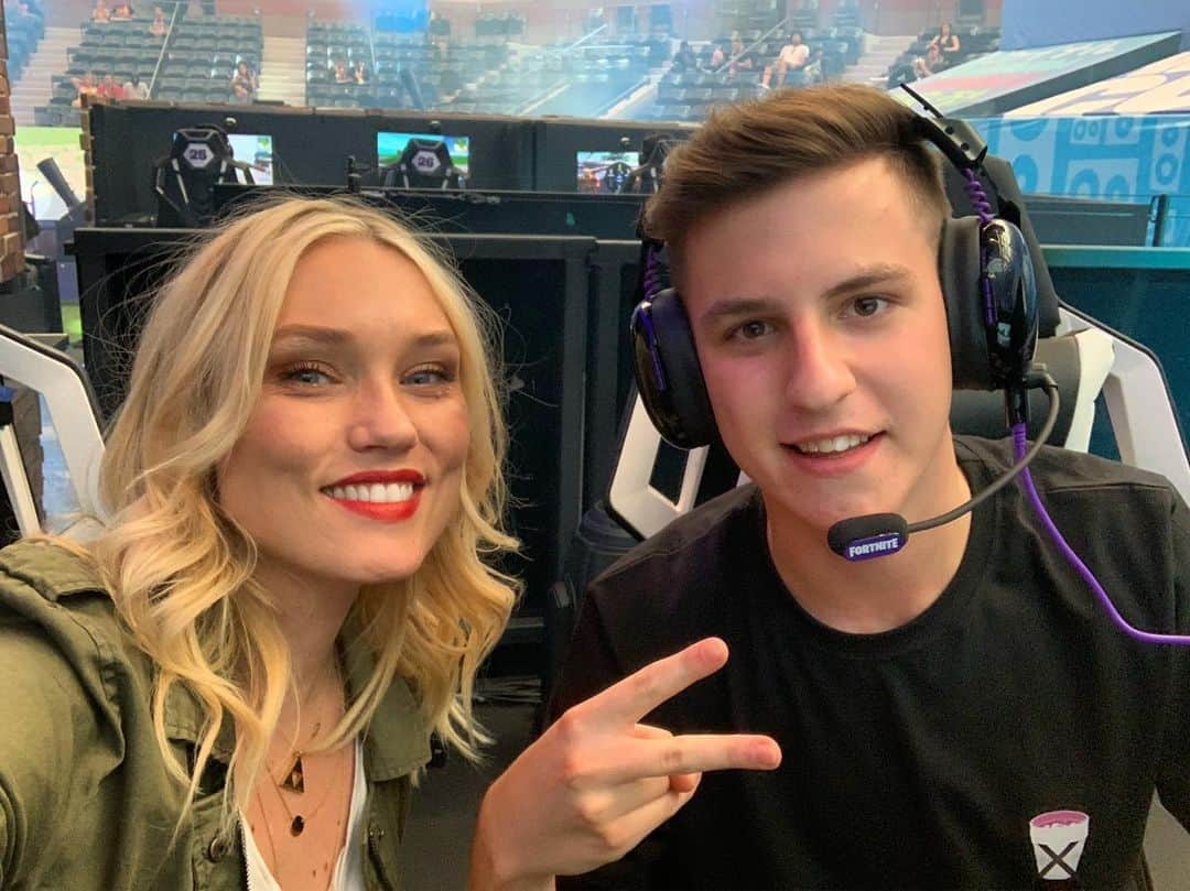 クレア・グラントさんのインスタグラム写真 - (クレア・グラントInstagram)「Congrats @jacob4yt for leading us to 1st place in the 2nd round and 4th place overall in the #FortniteWorldCup ProAM!! You are the definition of EPIC.」7月27日 10時39分 - claregrant