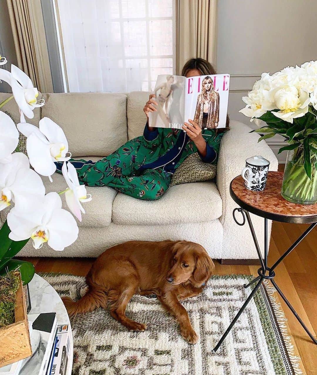 のインスタグラム：「Ready for the weekend… with great company and great reads! @elleusa  @ninagarcia wearing #DerekLam #10Crosby Pajama set.」