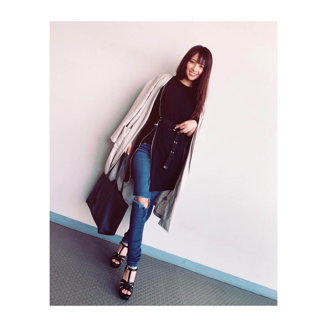 のインスタグラム：「#ootd #fashion #お洋服 #denim #👖 #👚 #💇‍♀️」