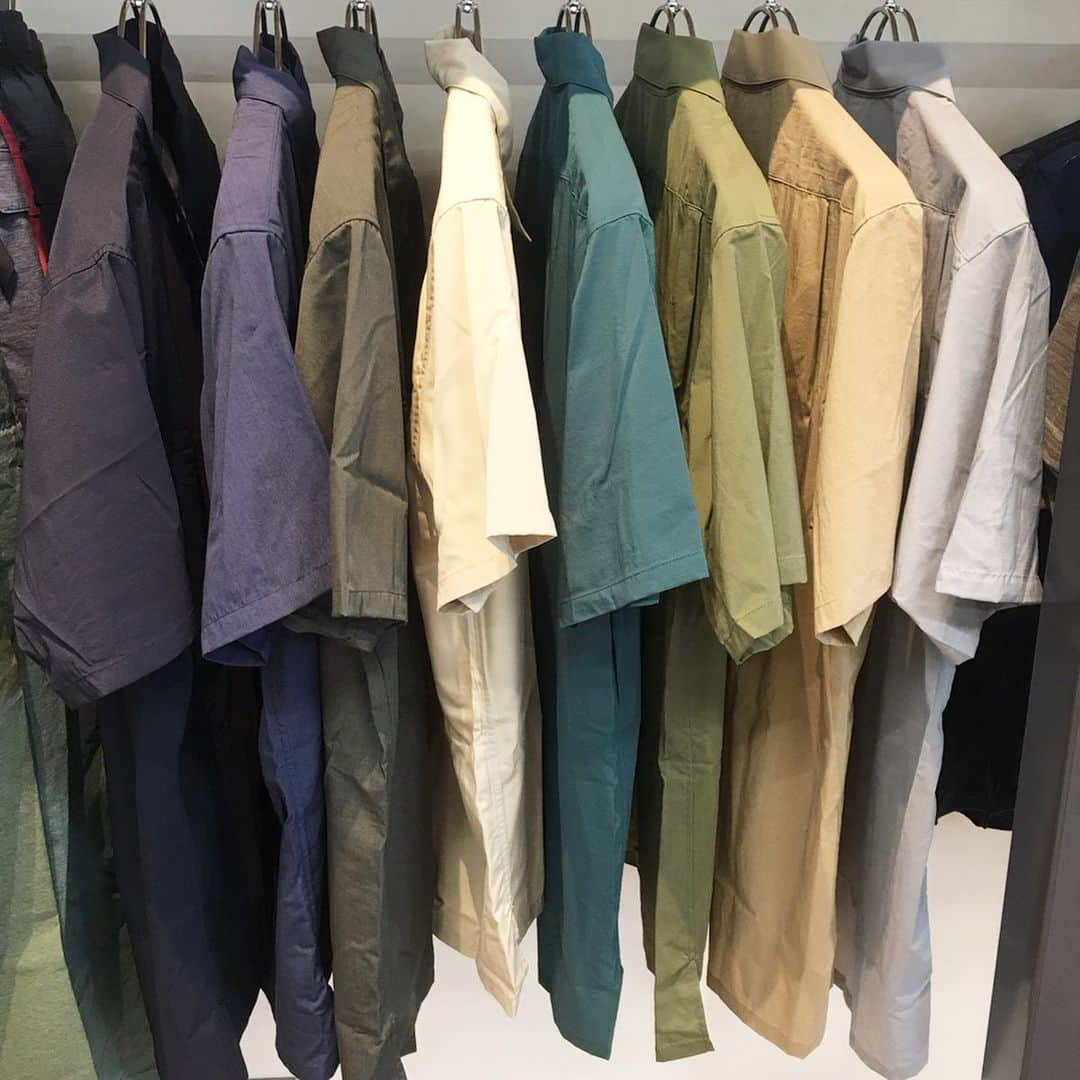 SUNDAY MOUNTAINさんのインスタグラム写真 - (SUNDAY MOUNTAINInstagram)「* 【山と道 追加入荷！！ 】 *  UL Short Sleeve Shirt Bamboo Short Sleeve Shirt Merino Henry Neck T-shirt Light Merino Kangaroo Pocket T-shirt 5-Pocket Light Shorts 5-Pocket Light Pants * カラーのバリエーションも抱負で、履き心地も良く、速乾性にも優れかなりやみつきになります。 大変人気商品ですので、お早めにどうぞ！ 今週末もTHE GATE by SUNDAY MOUNTAINにお越しください。 * ※山と道の商品は店頭のみの販売となりますのでご了承ください。 また、お取り置き・電話予約もお受けできませんのでご了承ください。 * * ■ THE GATE by SUNDAY MOUNTAIN 営業時間 11:00~19:00 (水曜定休) 福井県福井市定正町1216 TEL 0776-97-8848 * * #THEGATEbySUNDAYMOUNTAIN #sundaymountain #サンデーマウンテン #アウトドア #キャンプ #パタゴニア #ノースフェイス #アークテリクス #チャムス #ノルディスク #MSR #KEEN #スノーピーク #コールマン #グリップスワニー #カリマー #コロンビア #アンドワンダー #山と道 #yamatomichi」7月27日 11時18分 - sundaymountain