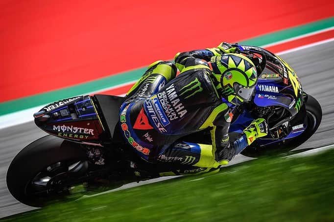 バレンティーノ・ロッシのインスタグラム：「Red Bull Ring,Austria Saturday,official practice 📸 @falex79 @gigisoldano @jesusrobledo @mighelon」