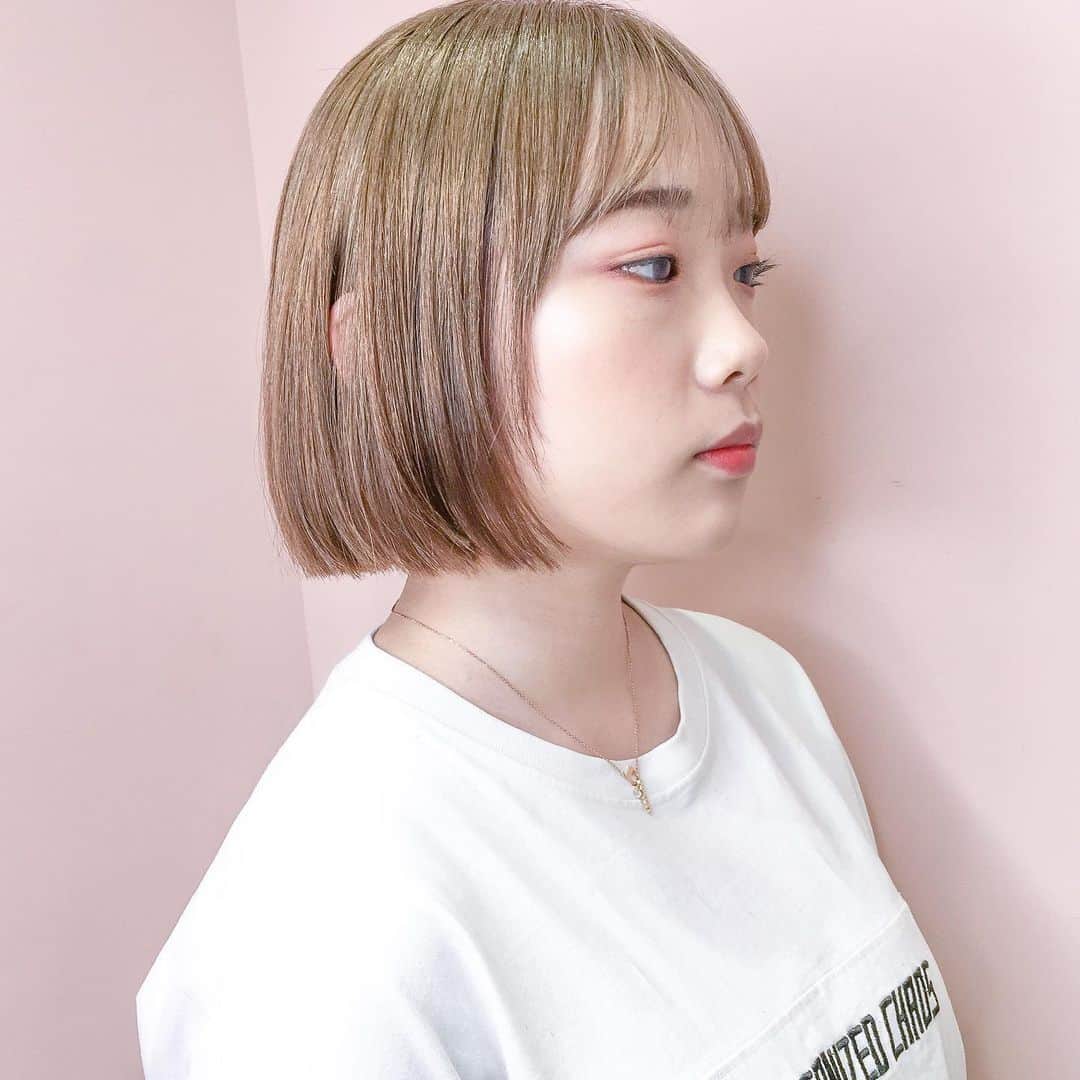 原涼香のインスタグラム：「大人気💚コリアンタッセルボブ✂️🇰🇷 しずにさま🤟🏻ハイトーンもかわいい~💕」