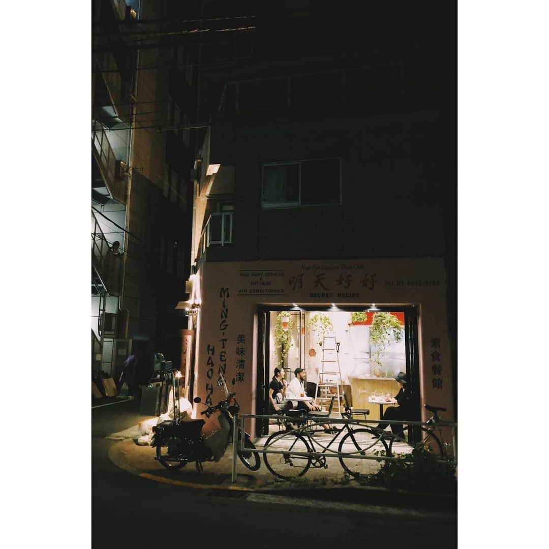 eriさんのインスタグラム写真 - (eriInstagram)「ピザ丸夫婦も立ち寄ってくれた  @250pizza @b.snsn  そしてピザも差し入れてくれた 🍕🍕🍕🍕 最高 @pizza_slice_tokyo」8月11日 5時39分 - e_r_i_e_r_i