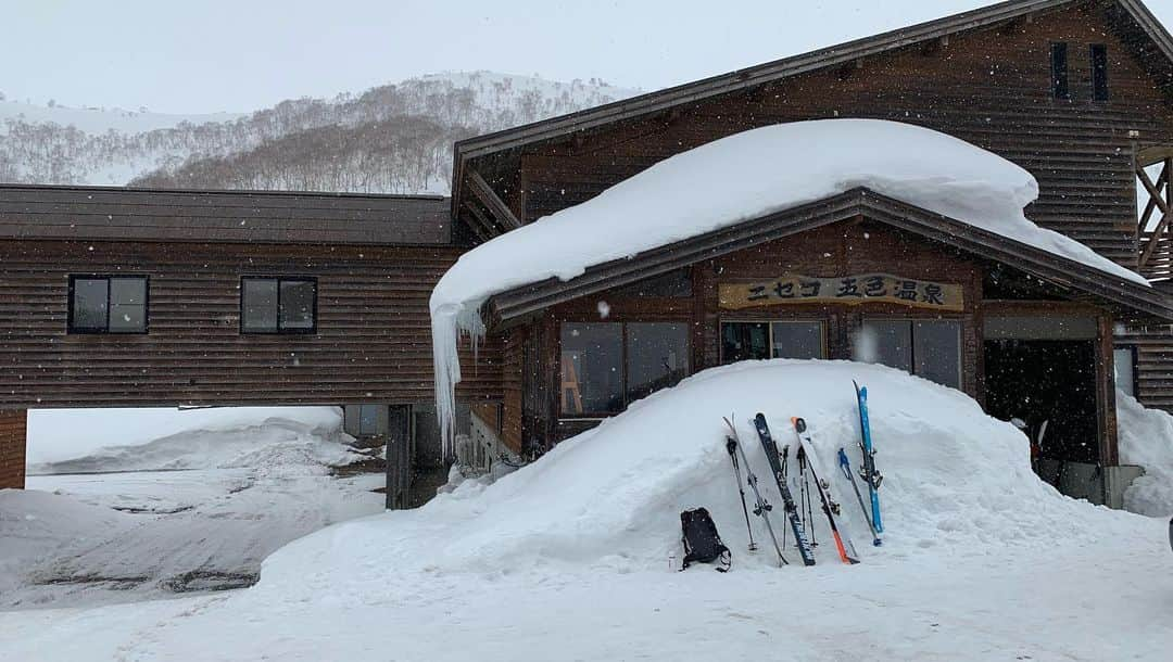 温泉はずきさんのインスタグラム写真 - (温泉はずきInstagram)「ニセコ 五色温泉 0101  雪の壁に囲まれて入れる、 #雪見温泉  こちらのホームページもよろしくお願いします！ http://onsen-hazuki.jp/onsen-report/  #onsenhotpools  #quelle  #thermalbad  #露天風呂  #混浴  #温泉  #入浴  #お風呂  #onsen  #温泉アイドル  #温泉タレント  #溫泉  #hotsprings  #asiansexy  #ฮอตสปริงส์  #온천  #混浴温泉  #bath  #bathroom  #shower  #onsen♨️ #portrait  #portraitphotography  #温泉女子  #bad  #spa  #温泉動画  #nude  #japaneseonsen」8月11日 6時00分 - yumegurionsen