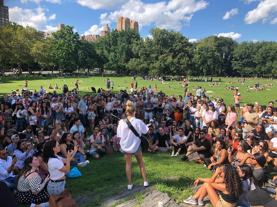 トーライ・ケリーさんのインスタグラム写真 - (トーライ・ケリーInstagram)「‪nyc! thanks for coming out to the pop up!!😍it was so beautiful out & i had so much fun w/ y’all & i’m just so happyyyyy‬」8月11日 5時52分 - torikelly