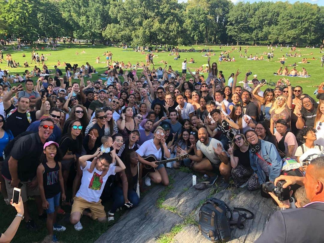 トーライ・ケリーさんのインスタグラム写真 - (トーライ・ケリーInstagram)「‪nyc! thanks for coming out to the pop up!!😍it was so beautiful out & i had so much fun w/ y’all & i’m just so happyyyyy‬」8月11日 5時52分 - torikelly