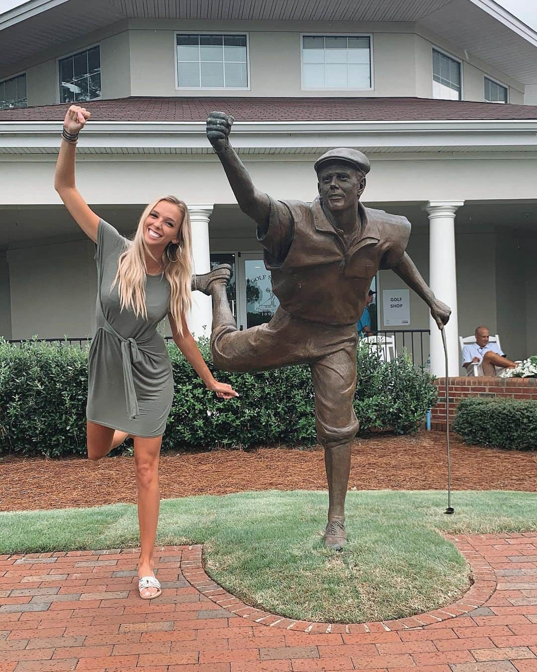 Elise Lobbさんのインスタグラム写真 - (Elise LobbInstagram)「First time at @pinehurstresort ... this is a must 😁🤪⛳️ #golf」8月11日 5時55分 - eliselobb