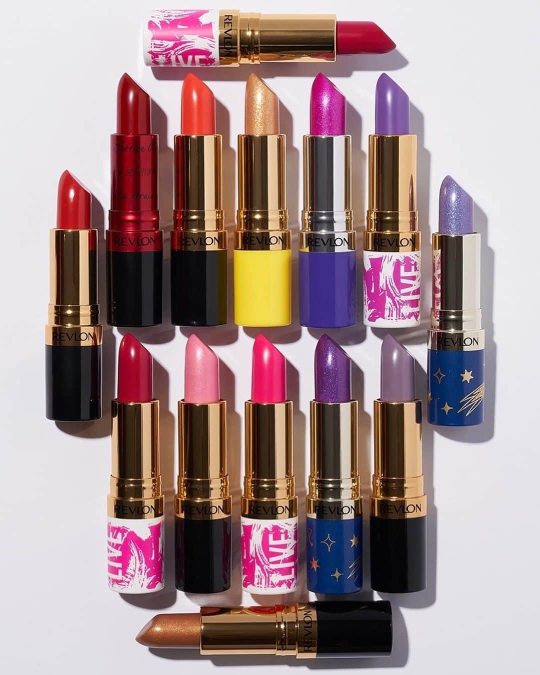 Revlonさんのインスタグラム写真 - (RevlonInstagram)「Endless options for an endless summer ☀️💄 Which #SuperLustrous Lipstick shade’s got you shining?  #lipstick #lips #lipcolor #motd」8月11日 6時01分 - revlon