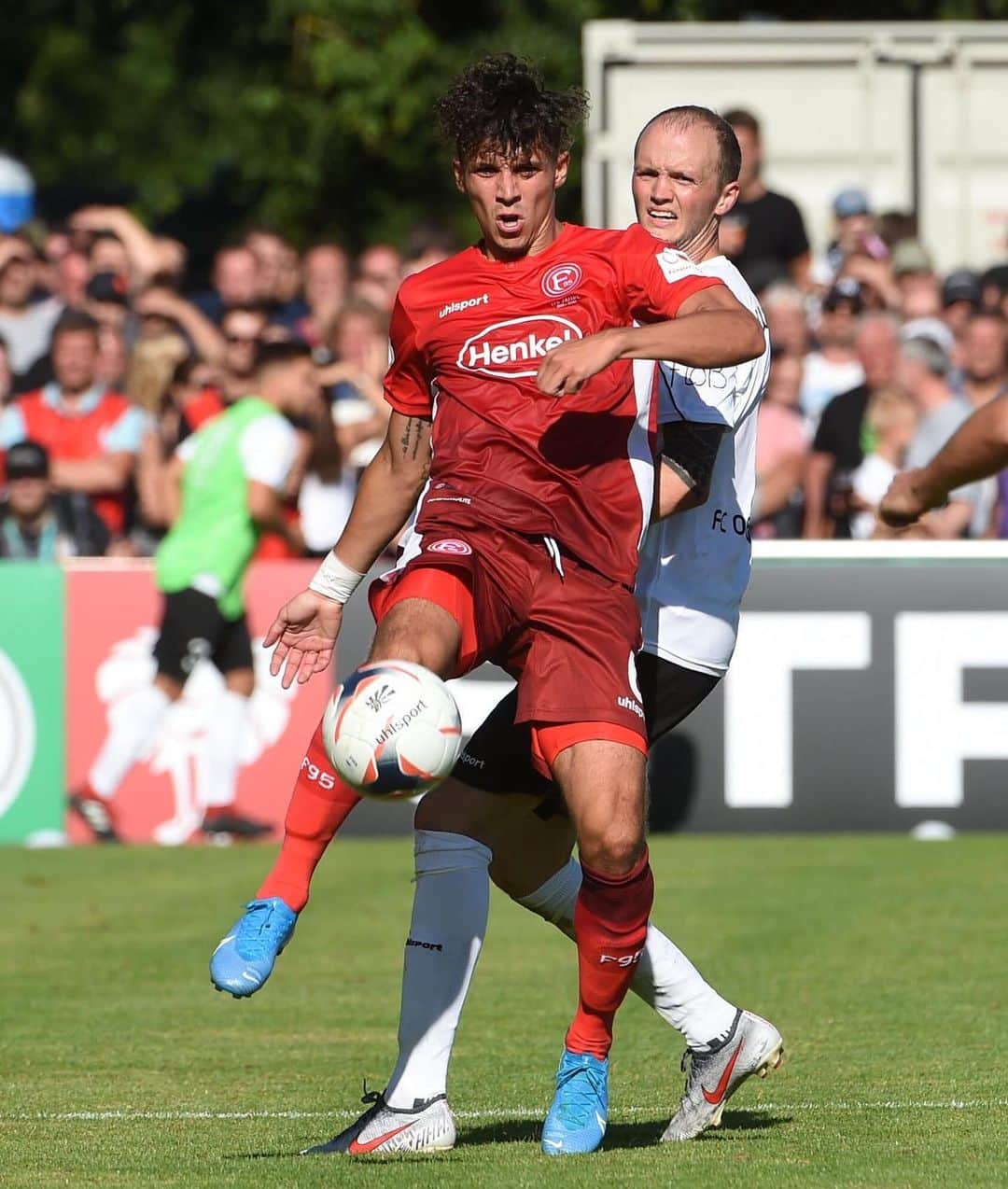 アルフレッド・モラレスのインスタグラム：「First win in the books!! Tough game though but we’re in the next round!!! Thank you everybody for the support!! #dfbpokal #fortuna ⚽️💪🏼❤️」