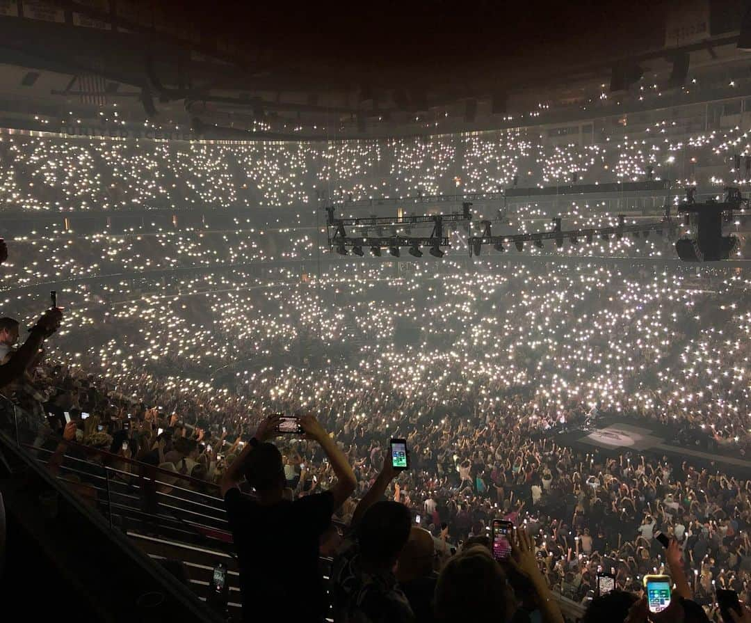 ダニカ・パトリックさんのインスタグラム写真 - (ダニカ・パトリックInstagram)「Thanks mom and dad for putting together a great night singing to our favorite band! I wonder just how many times a queen song played in the fun van driving to all the go kart races?!! Let’s just say, we should know all the words to all their songs. 🤪🙌🏼 Complete with a bike cab home.😉」8月11日 6時40分 - danicapatrick