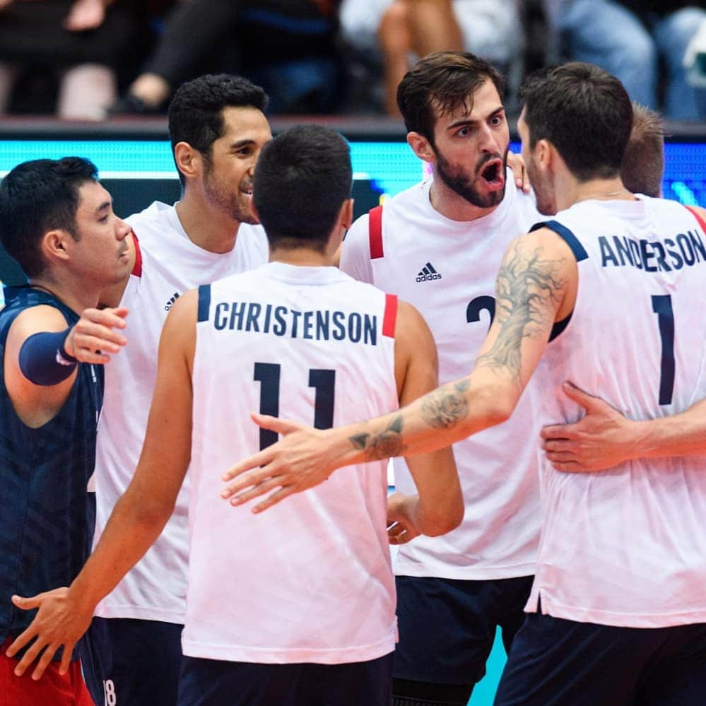 USA Volleyballさんのインスタグラム写真 - (USA VolleyballInstagram)「The U.S. Men 🇺🇸 swept Korea 🇰🇷 on Saturday, setting up a showdown with host Netherlands on Sunday. The winner goes to the 2020 Tokyo Olympic Games! --- Story and info in our bio」8月11日 6時52分 - usavolleyball