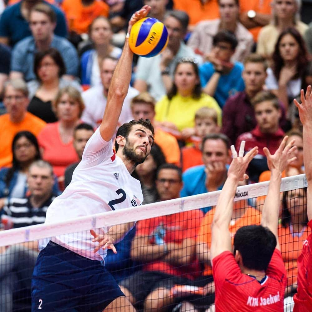 USA Volleyballさんのインスタグラム写真 - (USA VolleyballInstagram)「The U.S. Men 🇺🇸 swept Korea 🇰🇷 on Saturday, setting up a showdown with host Netherlands on Sunday. The winner goes to the 2020 Tokyo Olympic Games! --- Story and info in our bio」8月11日 6時52分 - usavolleyball