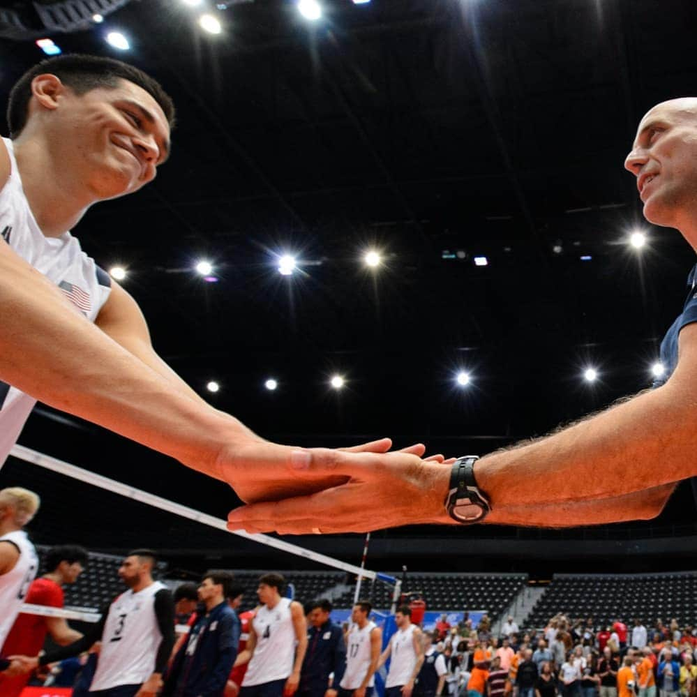 USA Volleyballさんのインスタグラム写真 - (USA VolleyballInstagram)「The U.S. Men 🇺🇸 swept Korea 🇰🇷 on Saturday, setting up a showdown with host Netherlands on Sunday. The winner goes to the 2020 Tokyo Olympic Games! --- Story and info in our bio」8月11日 6時52分 - usavolleyball