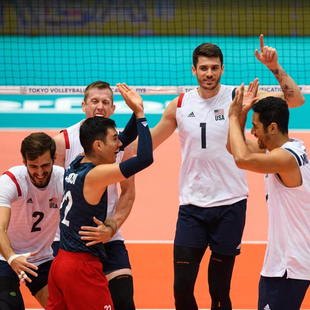 USA Volleyballさんのインスタグラム写真 - (USA VolleyballInstagram)「The U.S. Men 🇺🇸 swept Korea 🇰🇷 on Saturday, setting up a showdown with host Netherlands on Sunday. The winner goes to the 2020 Tokyo Olympic Games! --- Story and info in our bio」8月11日 6時52分 - usavolleyball