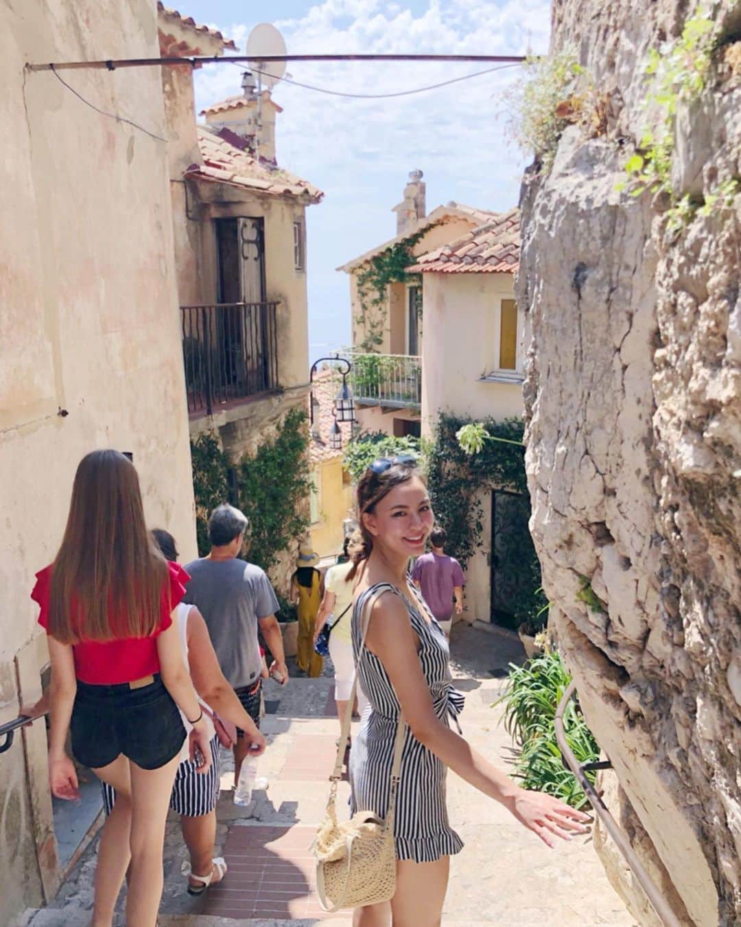 英里子さんのインスタグラム写真 - (英里子Instagram)「Eze🌵  モナコとニースの間にあるエズの街🏰 街を歩いてるだけで可愛いですし、頂上からな眺めは絶景です🙆‍♀️ #eze #southoffrance #cotedazur #エズ #南フランス #コートダジュール #provence #プロバンス」8月11日 7時01分 - ellie__erico