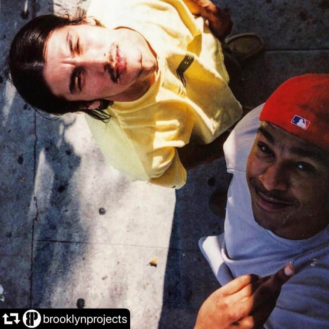 サキャスティックのインスタグラム：「#repost @brooklynprojects ・・・ Sad news today. @gabrielrodriguez_sk8 passed away. Hands down one of the most illest skaters ever but more than anything such a great person and close friend of mine and a lot of us.  This picture I took at my first shop Brooklyn House is bittersweet. It’s of Gabe and Keenan Milton ..hanging on Melrose outside the shop as they always did .. around 1997. I look at this pic and if I stare up at it .. it’s as if they’re both smiling down on me from heaven looking down.  You’re in a better place Gabe. God rest your soul 🙏🏼💔 #90sskateboarding  #brooklynprojects  #brooklynhouse #keenanforever  #gabrielforever #gabrielrodriguez #skateboarding」