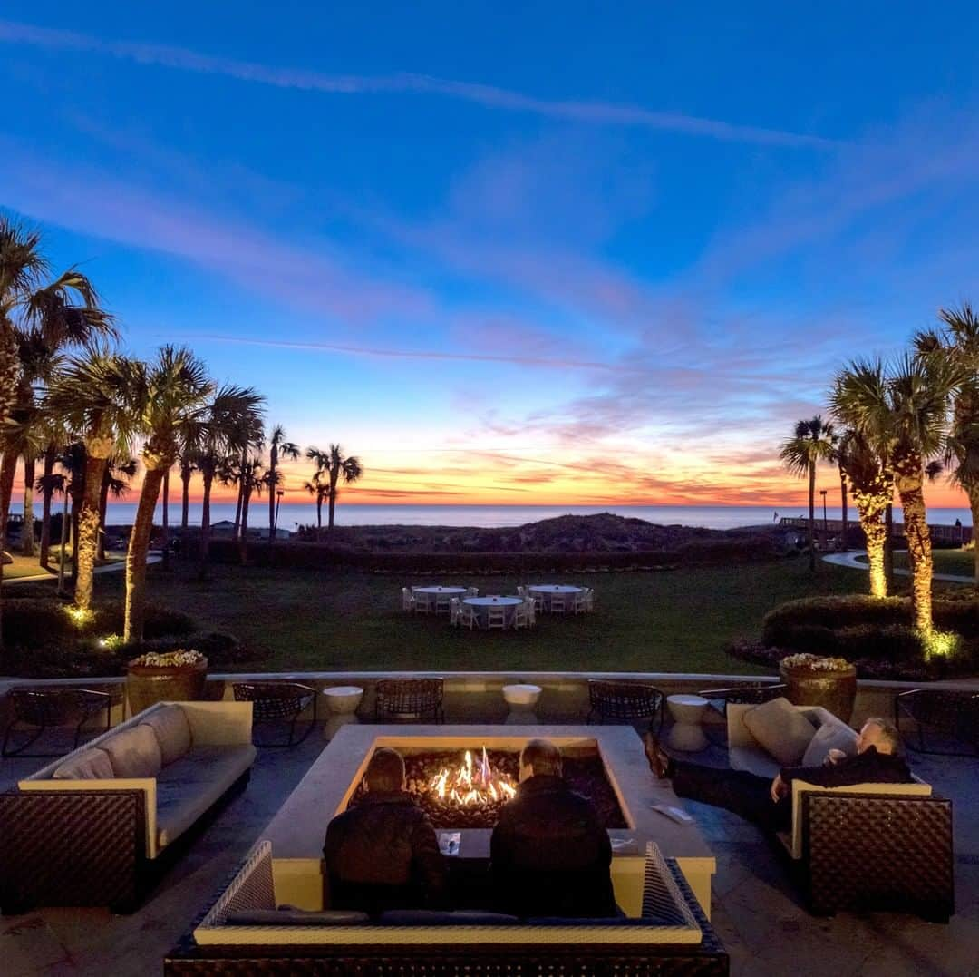 リッツ・カールトンさんのインスタグラム写真 - (リッツ・カールトンInstagram)「Celebrate summer nights around the fire under the glow of a sunset sky at The Ritz-Carlton, #AmeliaIsland. ⁣⁠ ⁣⁠ #Florida #FL #SunshineState #Celebrate #Sunset #GoldenHour #SummerNights #Summer #FirePit #FirePlace #Coast #PalmTrees #Beach #Ocean #Travel #Travelgram #InstaTravel #TravelDiaries」8月11日 7時00分 - ritzcarlton