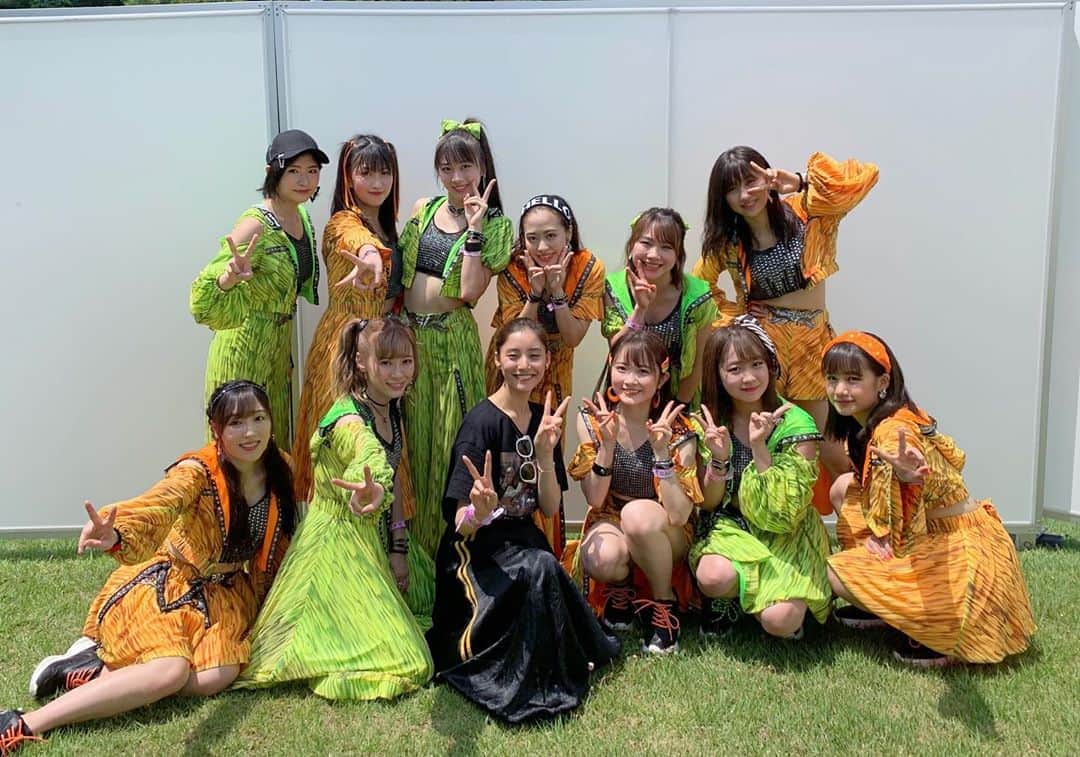 新木優子さんのインスタグラム写真 - (新木優子Instagram)「ROCK IN JAPAN FESTIVAL 2019 行って参りました‼︎ 去年のモーニング娘。18さんのLAKE STAGEでのパフォーマンスが忘れられず、、 今年はなんとGRASS STAGEのトップバッター‼︎ とにかく暑くて熱くて‼︎ 最っ高でした🥺  あんなに沢山の方々と"愛されたい‼︎愛さーれたーい"コールができて感無量でした☺️ #モーニング娘。19 さん最高」8月10日 22時03分 - yuuuuukko_