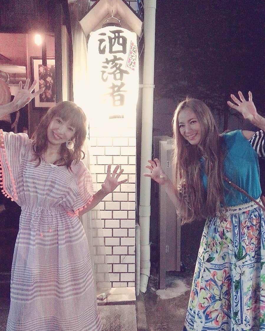 LINAさんのインスタグラム写真 - (LINAInstagram)「取り急ぎー！ このあと、深夜0:50〜 テレビ東京 二軒目どうする？ 〜ツマミのハナシ〜に レイナと出演しますー♡ 飲みながら・食べながら ただただ、楽しい時間でした！ 是非、ご覧くださいませ。 #MAX#REINA#LINA #tv#talk #二軒目どうする 衣装#chesty」8月10日 22時06分 - xxlina_now