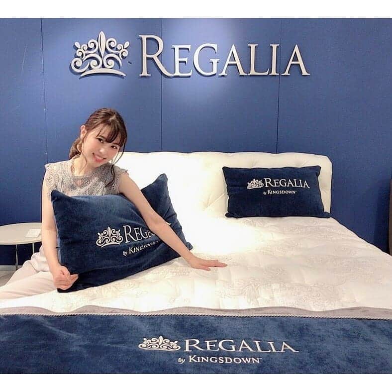 のインスタグラム：「毎日、熱帯夜ですが、皆さん良い睡眠とれてますか？😴 . 先日、大塚家具様のご招待で『大塚家具有明本社ショールーム(@idc_otsuka_ariake )のプレスツアー』に参加してきました🛌 . 寝具は、マットレスにだけ意識が行くことが多かったけど、ベッドフレームやその人の寝方などによって、心地よいと感じるものは違ってくるって事を実感し、実際にショールームで体感する事ってすごく大事って思ったよ😊✨ . 大塚家具のショールームでは、寝室やリビングなど快適な生活を過ごすためのアイテムが多数揃ってるからぜひ、遊びに行ってほしいな😃♪ . しかも、最低価格保証をしているみたいで、同じ製品なら大塚家具で買うのが１番安いの☺️ . 気になるアイテムがたくさんあったので、次回はゆっくり遊びに行きたいな✨ . #大塚家具 #大塚家具有明ショールーム #睡眠 #sleeping #インテリア #インテリアコーディネート」
