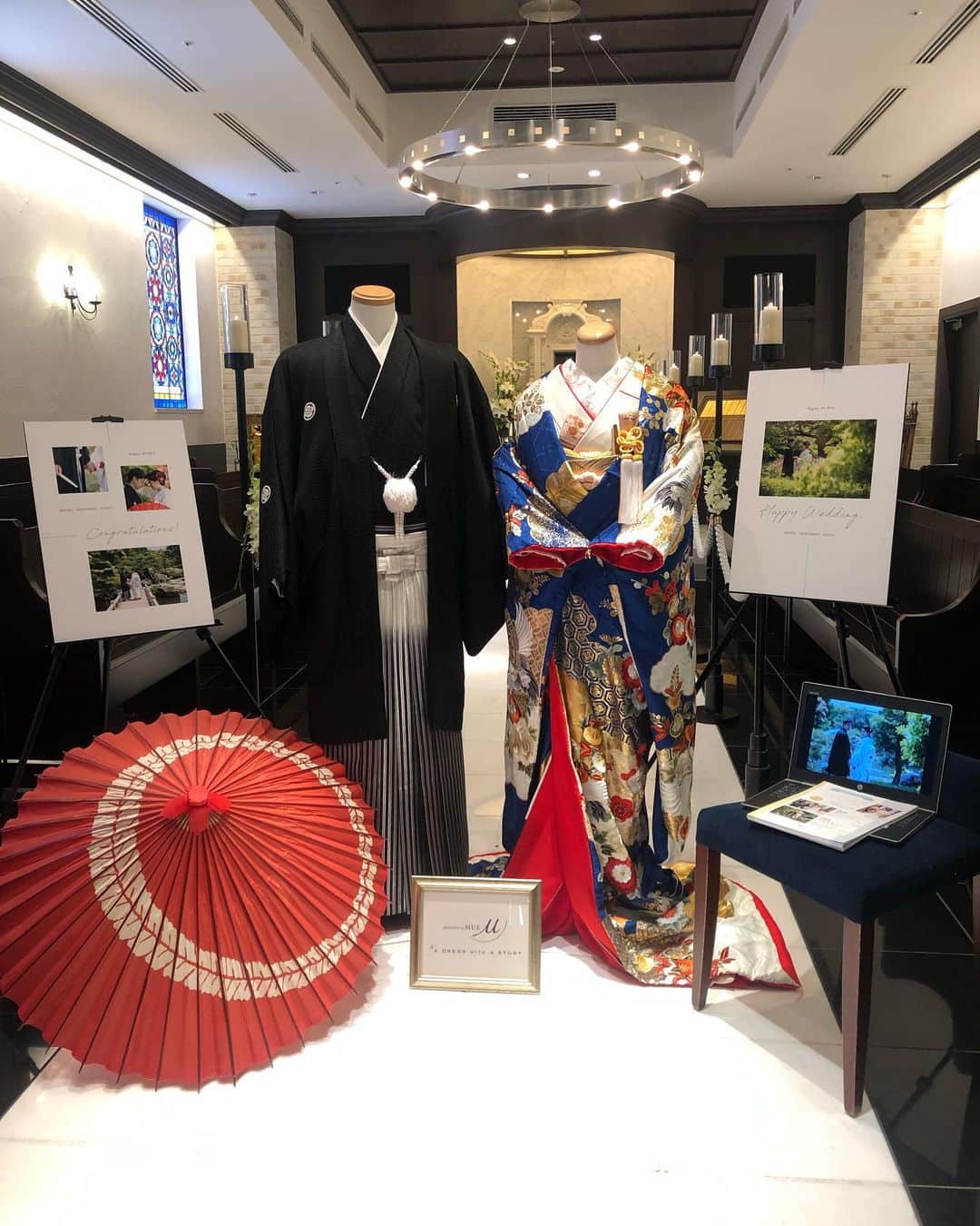 ホテルモントレ銀座 ブライダルサロンのインスタグラム：「. 結婚式当日には感動の瞬間を残す「記録」の写真を、前撮りではお2人の自然な姿を自由に撮る「記憶」の写真を♡  #ホテルモントレ銀座  #ホテルモントレラスール銀座  #ブライダリウムミュー #ブライダリウムミュー銀座  #bridariummue  #モントレ花嫁  #モントレ花婿  #ミュー嫁  #wedding  #ウェディングドレス  #ドレス  #ウェディング  #花嫁  #結婚式  #結婚  #タキシード  #プレ花嫁  #全国のプレ花嫁さんと繋がりたい  #卒花嫁  #ginza  #2019  #令和  #令和婚  #ブライダル  #ヘアメイク  #ブライダルヘアメイク  #photo  #フォトウェディング  #フォトジェニック  #前撮り」