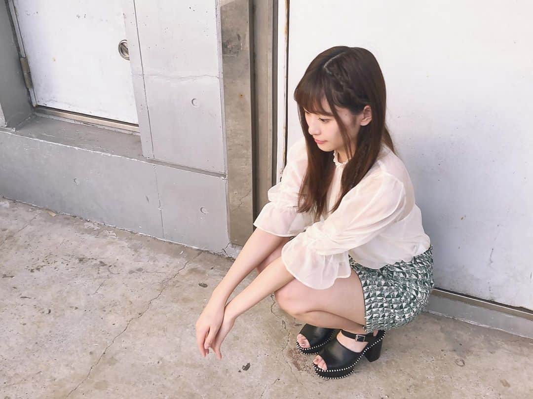 内木志のインスタグラム：「お気に入りのお洋服💚 明日がラスト握手会！ よろしくお願いします！ #ootd」