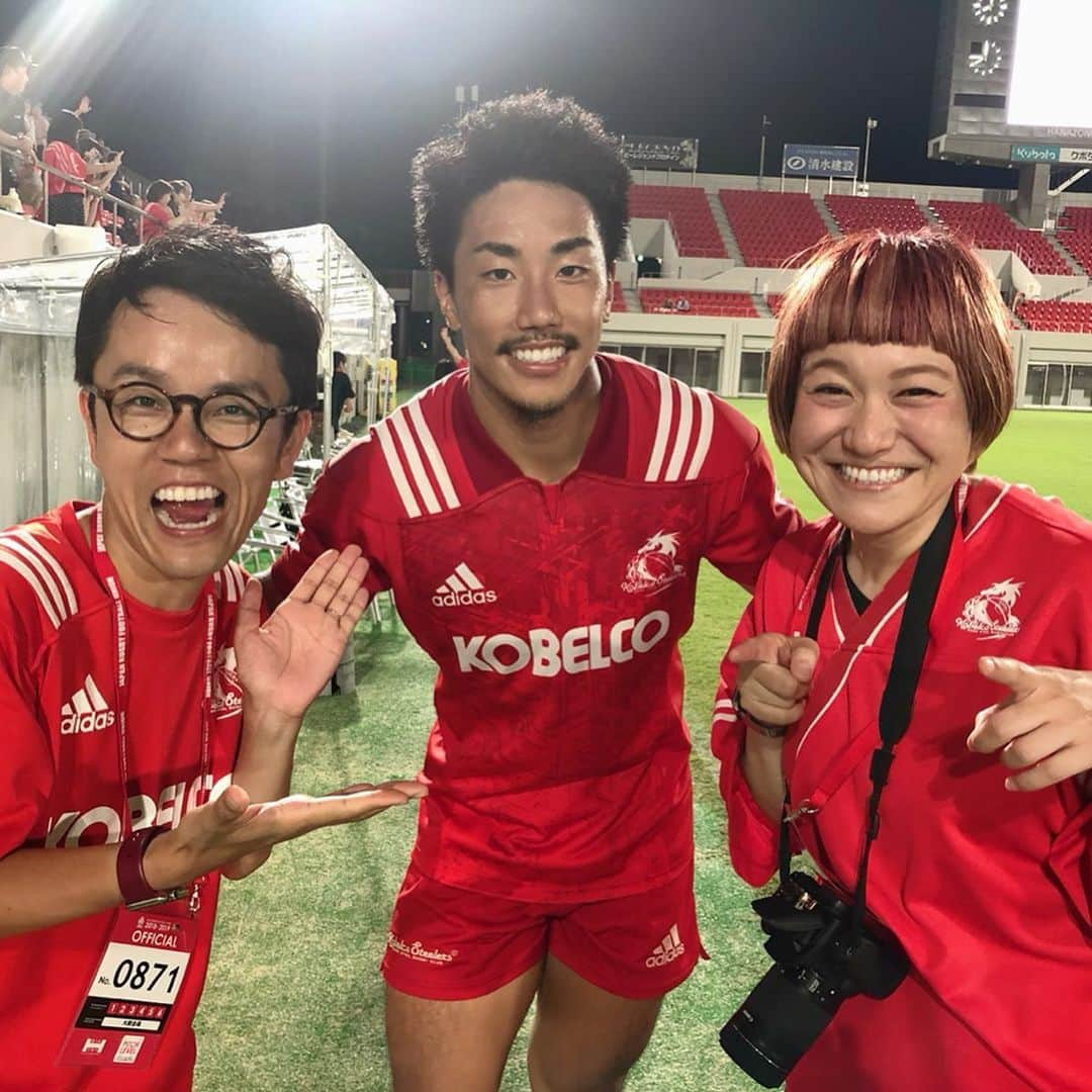 和田美枝さんのインスタグラム写真 - (和田美枝Instagram)「神戸製鋼congratulations🏆🏆🏆 #トップリーグカップ戦 #神戸製鋼コベルコスティーラーズ #クボタスピアーズ #神戸製鋼優勝 #congratulations #最高の瞬間味わわせてもらった #ヤンブーさんのトライ後の喜び方 #いい瞬間撮れた #笑 #ラグビー #東花園ラグビー場  #応援リーダー #トンッ」8月10日 22時21分 - miewada