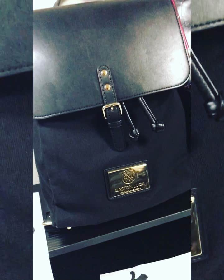 鈴木暁昇のインスタグラム：「* ◆ガストン・ルーガ バッグのご紹介 * ✨素敵なバッグ✨の紹介です。✨ガストン・ルーガ ✨は、旅先で出会ったフランス人旅行者が使用していた、機能的でスタイリッシュなデザインをテーマとしたバッグです。 * ロゴのアクセントが素敵です。この夏ガストン・ルーガのバッグとともに出かけるのもよいですね。 * ●公式サイトで15%offディスカウントコード: gyousyou_15(期限なし) * ●公式オンラインストアへは@gastonlugaより簡単に飛べます。 * ●送料、返送料無料 * #GastonLuga #ガストンルーガ #バックパック #リュック#書道 #鈴木曉昇 #和 #wabisabi #calligraphy #筆文字 #artistic #beautiful #chinesecalligraphy #墨 #sumi #書法 #japan #手書き #美文字 #手書きツイート #オリンピック #Olympic #japaneseculture #日本 #chineseculture #書道パフォーマンス」