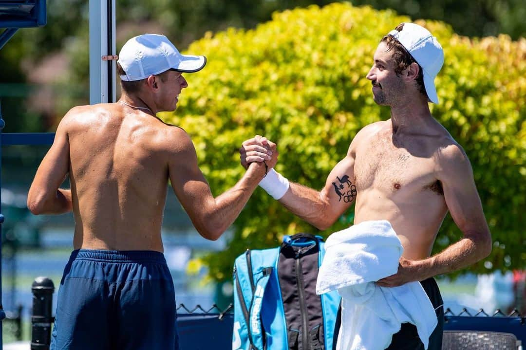 アレックス・デミノーさんのインスタグラム写真 - (アレックス・デミノーInstagram)「You know it’s a shirts off session when the sun comes out 😂🔥☀️@jordanthompson2004 #bluewall 📸: @ccsnaps13」8月10日 22時27分 - alexdeminaur