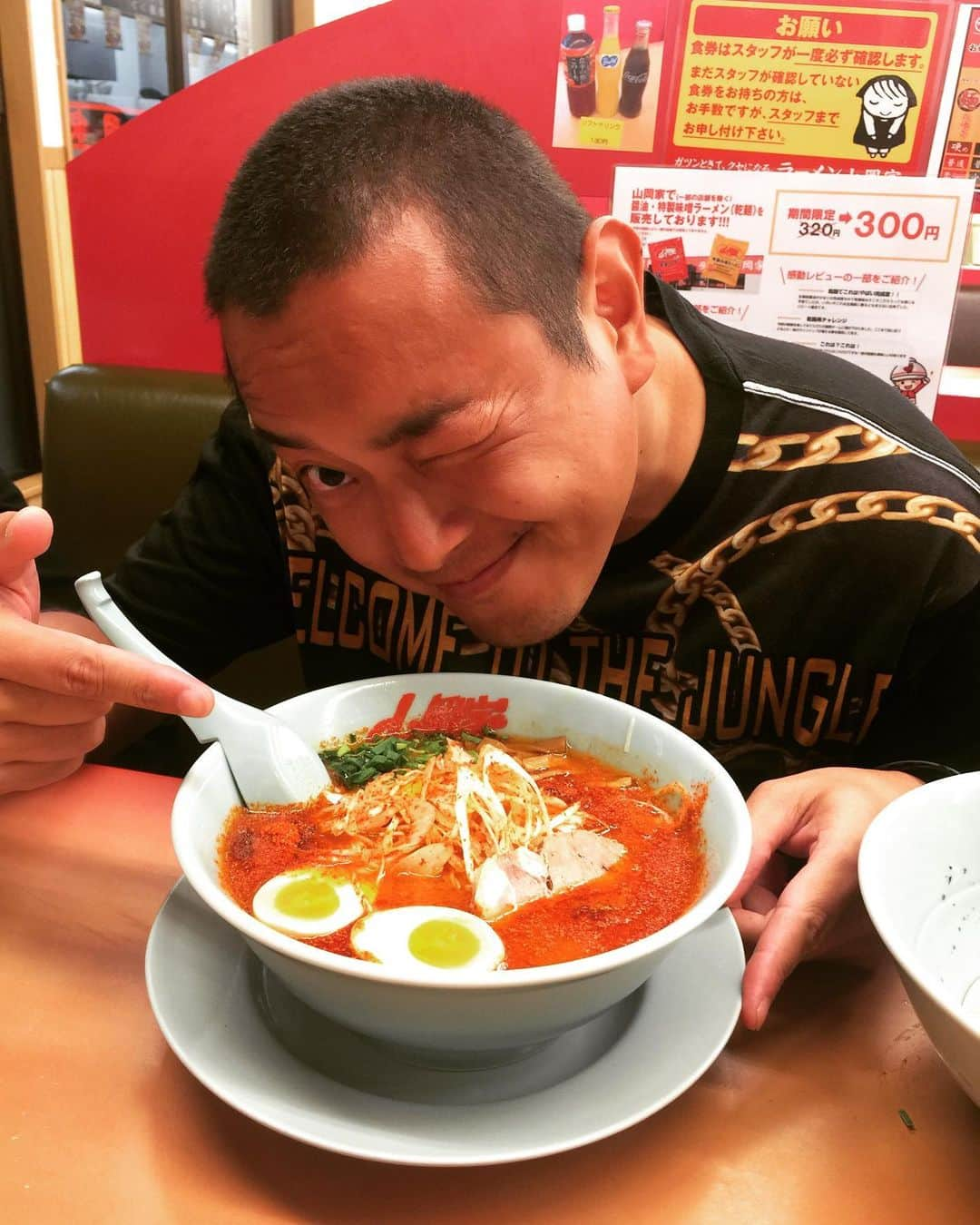 橋本塁さんのインスタグラム写真 - (橋本塁Instagram)「今日はオフィシャルカメラマンみんなでロッキン終わりで山岡家でラーメン！本田本は地獄激辛ラーメン完食してました♪相変わらずの美味しさで元気！！(^.^) #山岡家 #rijf #rockinjapanfes #ラーメン #山岡家は第1号店が茨城県内」8月10日 22時28分 - ruihashimoto