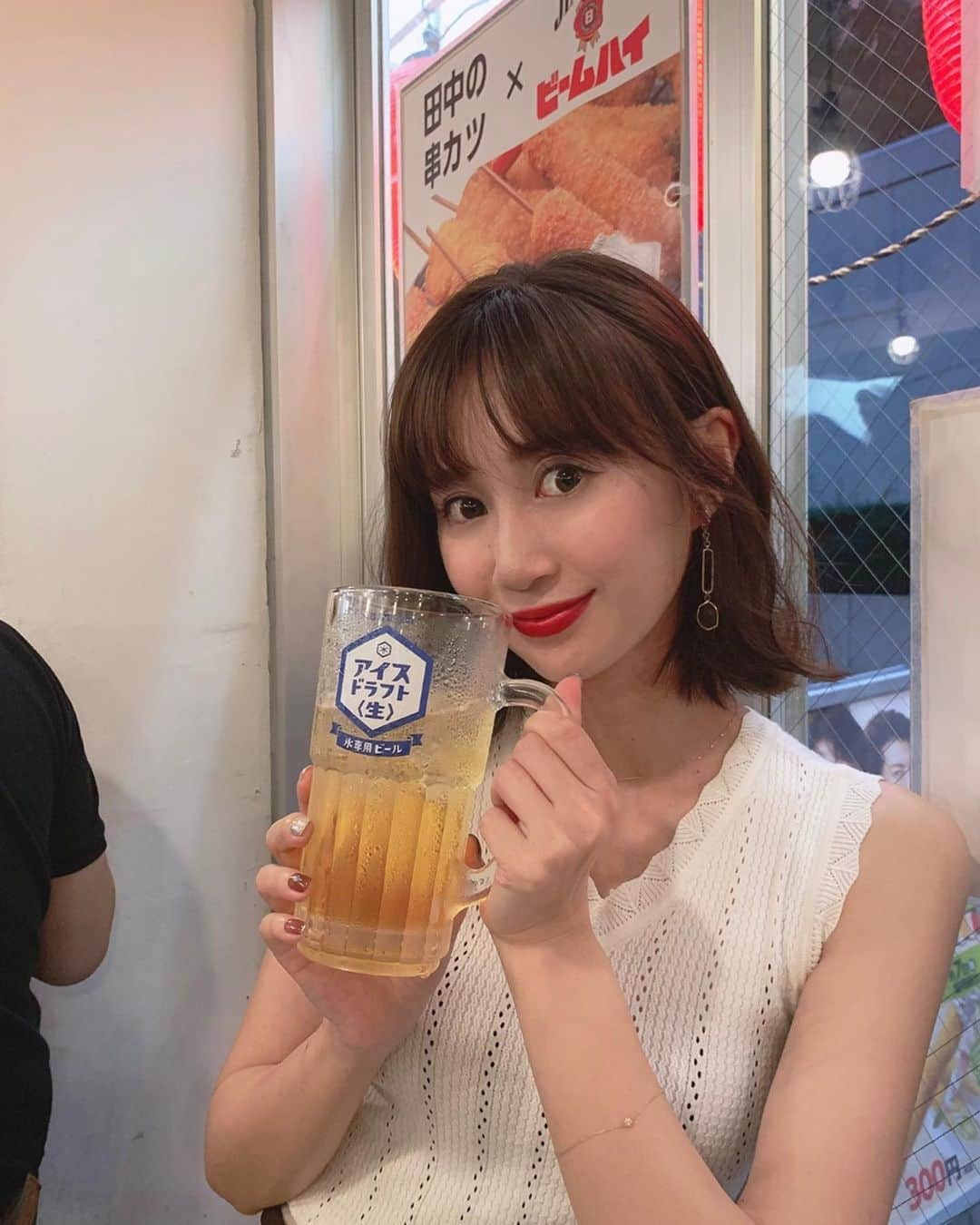 川本彩さんのインスタグラム写真 - (川本彩Instagram)「毎日暑いけどビールが本当に美味しいなぁ🤤🍺﻿ 気になっていた氷入りのアイスドラフト、最後までぬるくならないビール飲めて感動した...💋﻿ 氷溶けても美味しく飲めるようにってアルコール度数は7%なんだそう🍻✨﻿ ﻿ 久しぶりの串カツもやっぱ美味しいねっ🍴﻿色々頼んでしまった★ 来週大阪行くから串また食べたいなぁ〜。﻿ ﻿ #アイスドラフト #アイドラ #氷入りビール﻿ #串カツ田中 #渋谷宮益坂店 #ビール #串カツ #ビール女子﻿」8月10日 22時29分 - aya_kawamoto